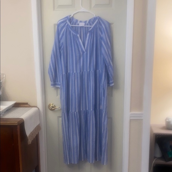 Blue and White Tiered Maxi Sundress with Puff Sleeves - Picture 4 of 13